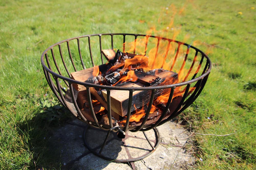 Kindling Connections: Feuerkorb-Geschichten