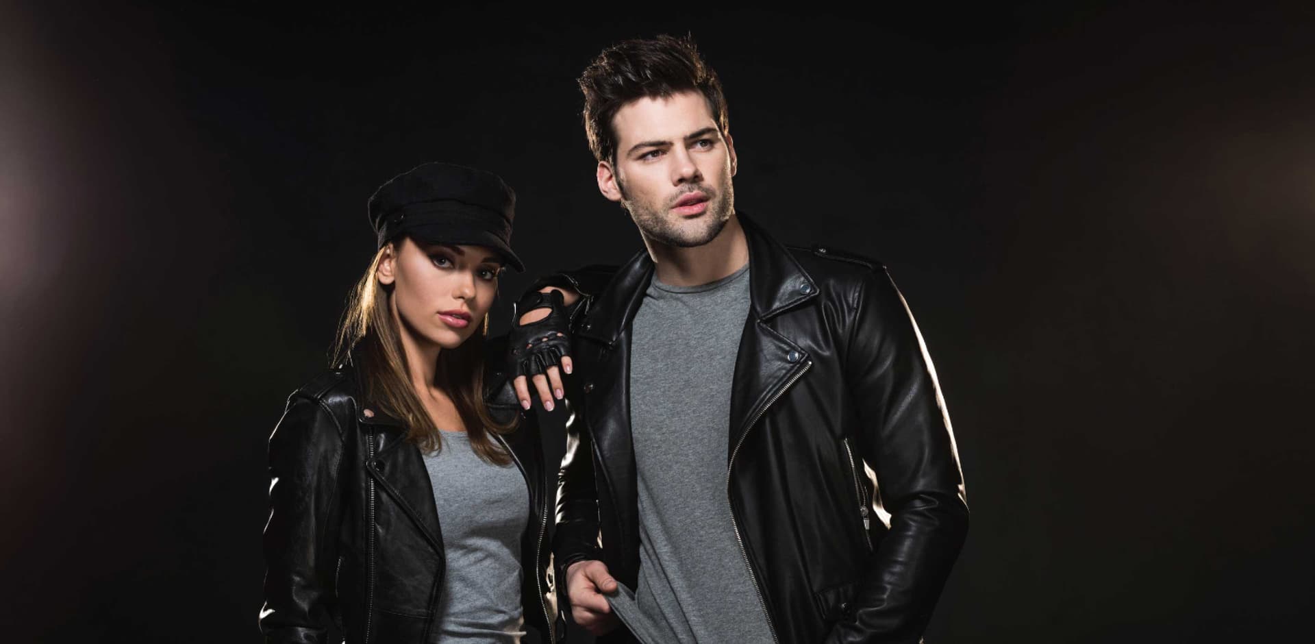 Von den Basics inspiriert: Lederjacke Damen und luxuriöse Crone-Kissen für ein Leben voller Stil