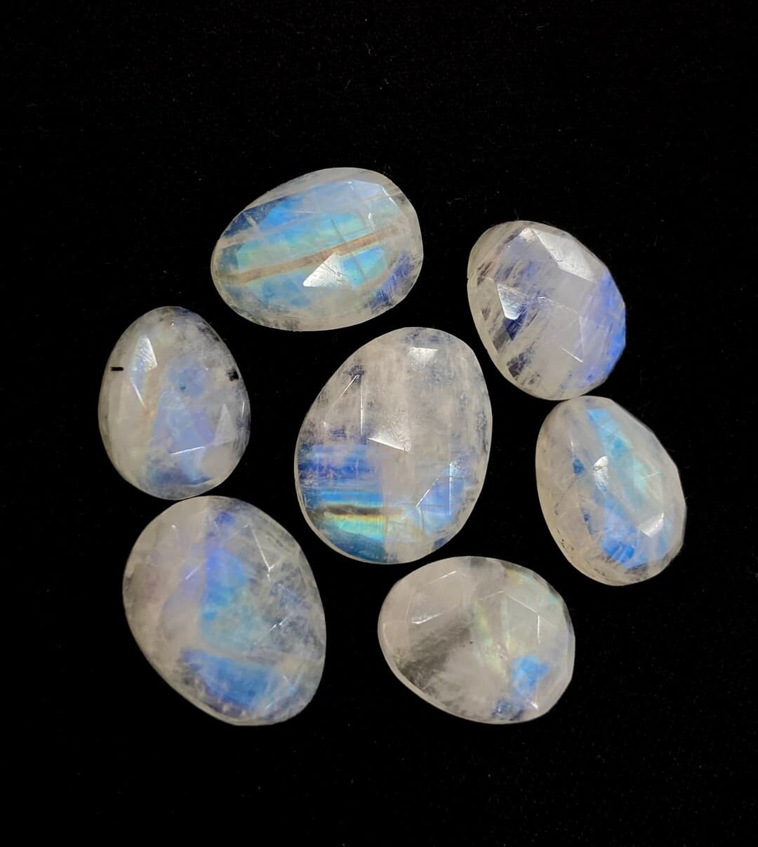 Fühle innere Ruhe dank mondstein im CrystalScents Sortiment