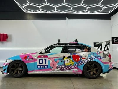 Was kostet eine Autofolierung für Ihren Dodge Challenger im Otaku-Stil?
