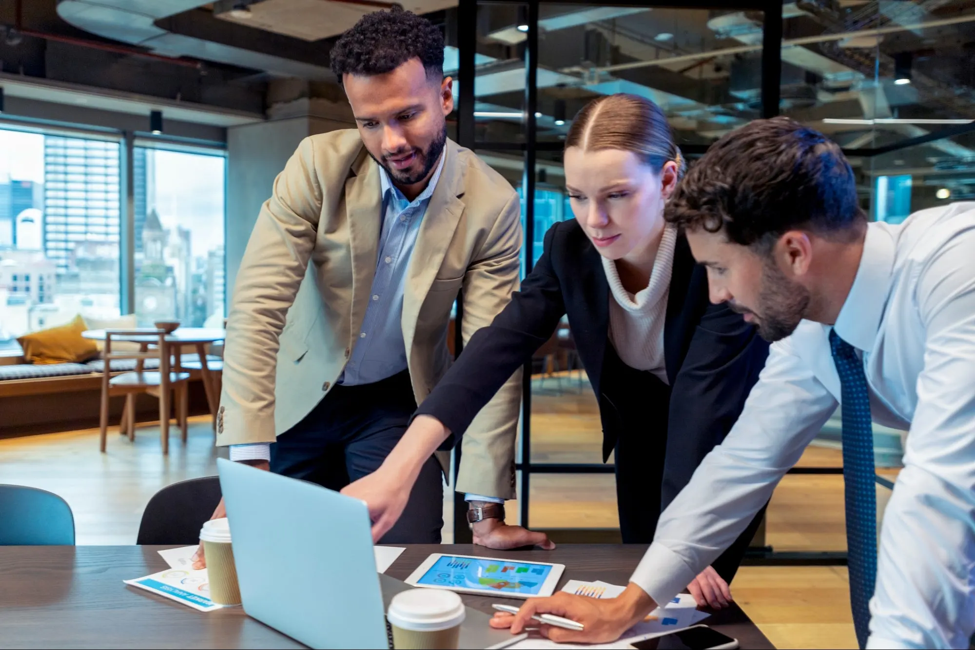 Unternehmenserfolg sichern durch individuelle Headhunter-Strategien
