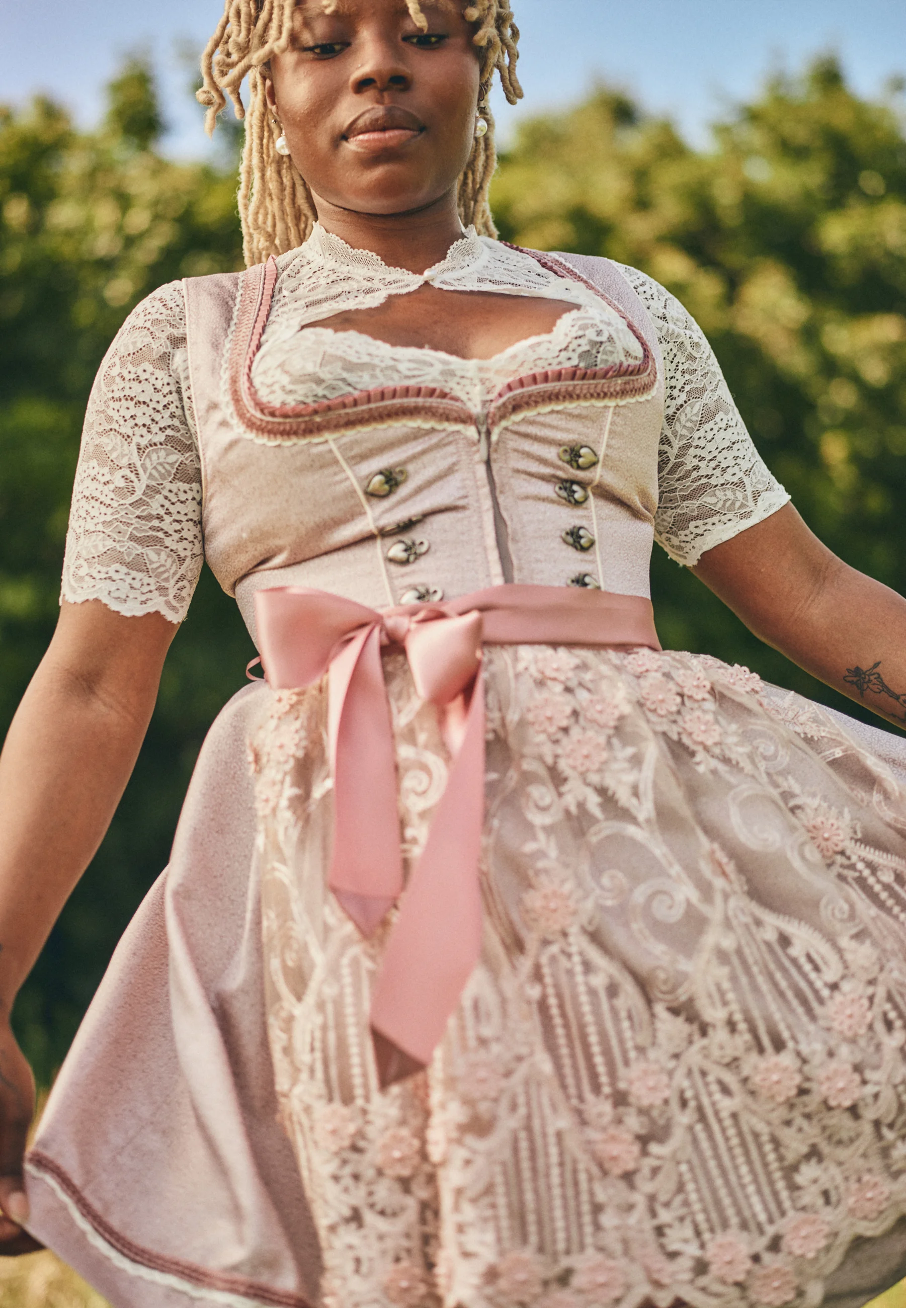 Krüger Dirndl: Hochwertige Dirndl für den perfekten Auftritt