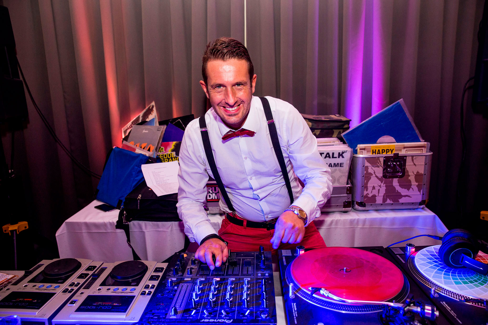 Hochzeits-DJ: Ihr Partner für musikalisches Glück