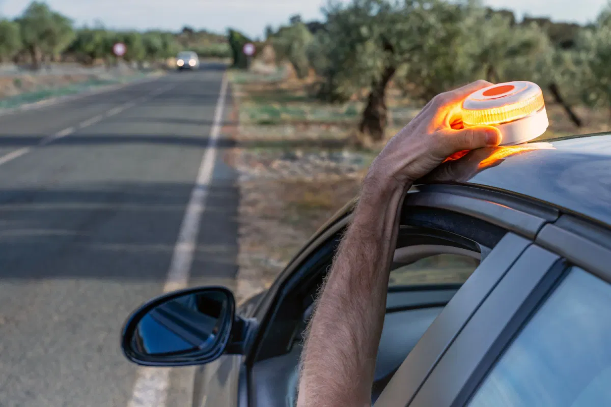 Wie die Warnleuchte V16 dank LED-Power extrem sichtbar bleibt
