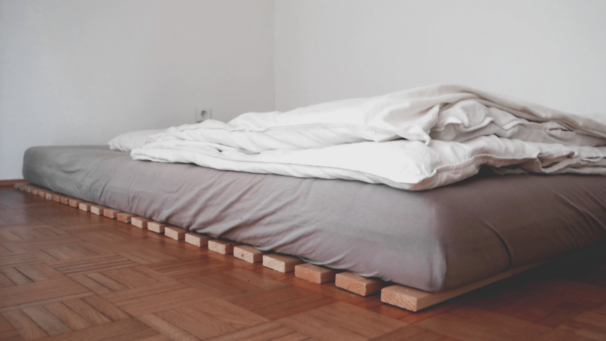Erstklassige Qualität für erholsamen Schlaf: Hausbett 120x200 aus Kiefer