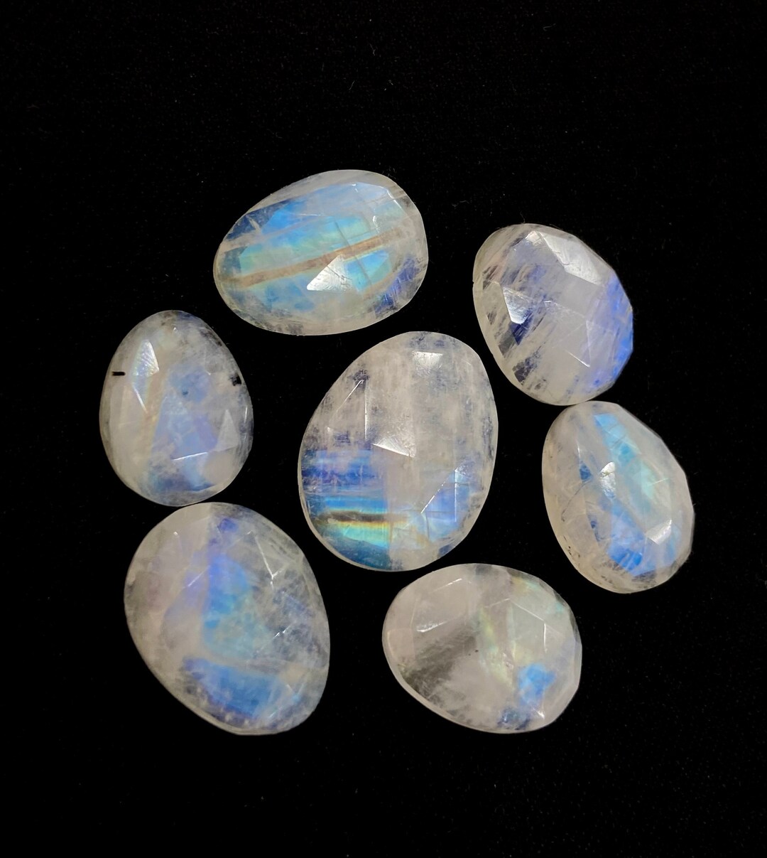 Fühle innere Ruhe dank mondstein im CrystalScents Sortiment